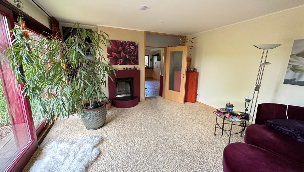 Wohnzimmer mit Kamin
