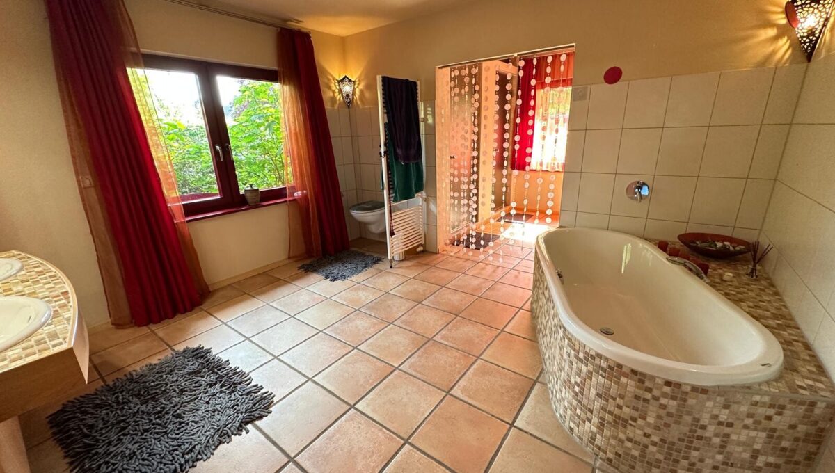 Badezimmer mit Wanne