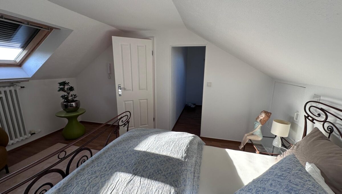 Schlafzimmer DG